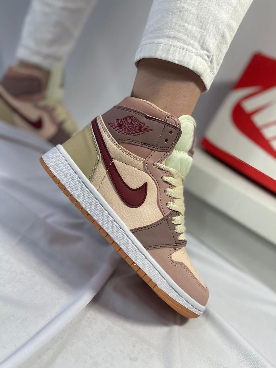 NIKE Air Jordan 1 high Rose