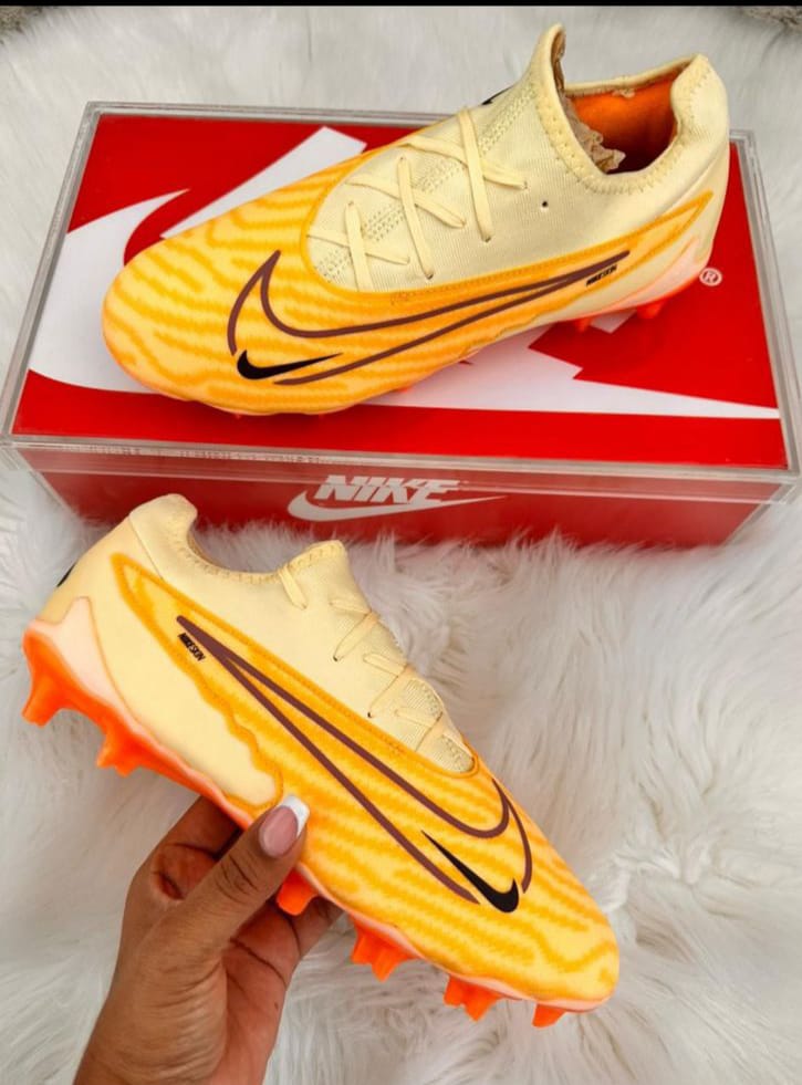 NIKE Guayos Phantom G X