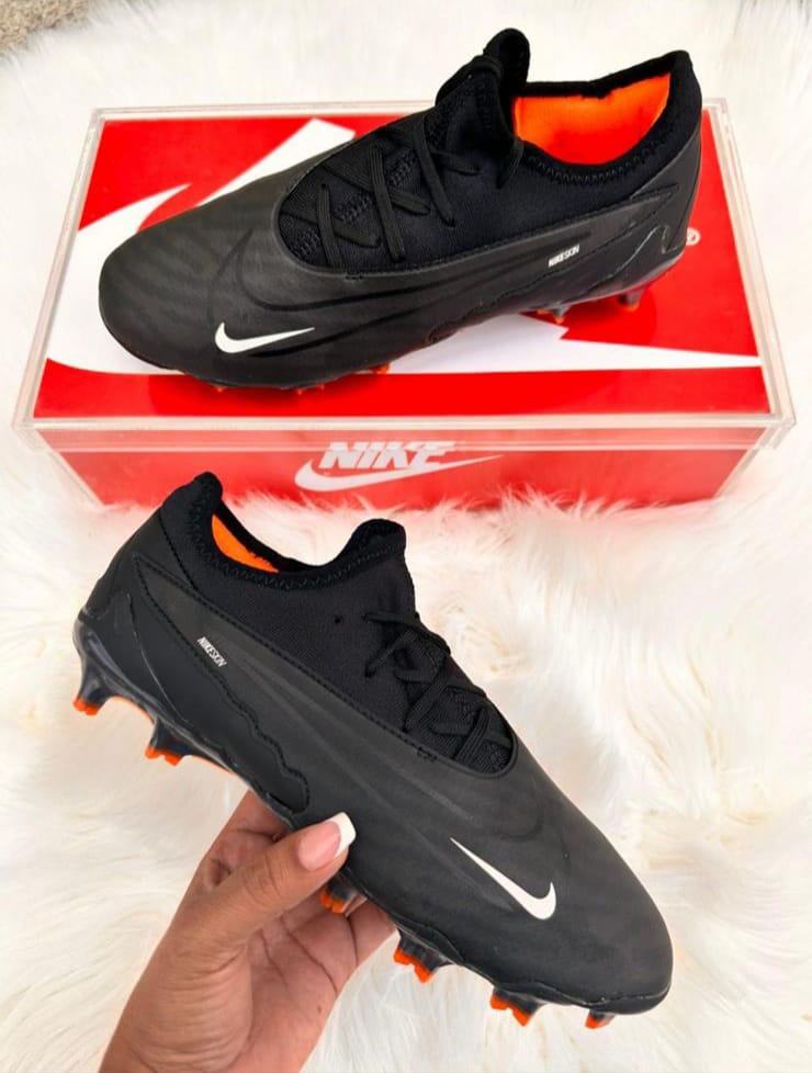 NIKE Guayos Phantom G X