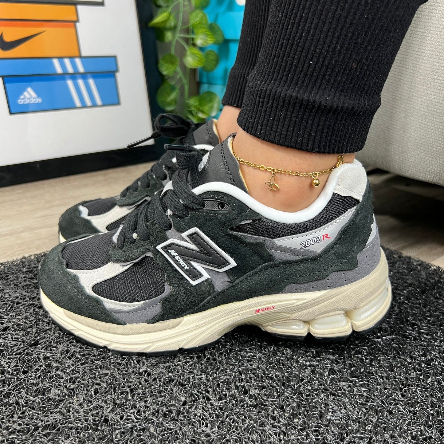 NEW BALANCE 2002R MUJER