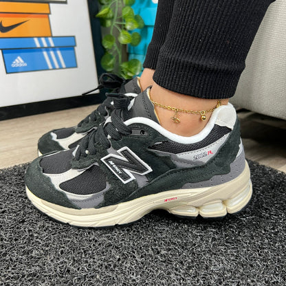 NEW BALANCE 2002R MUJER