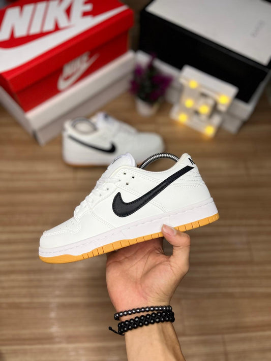 Nike SB Dunk Low Pro